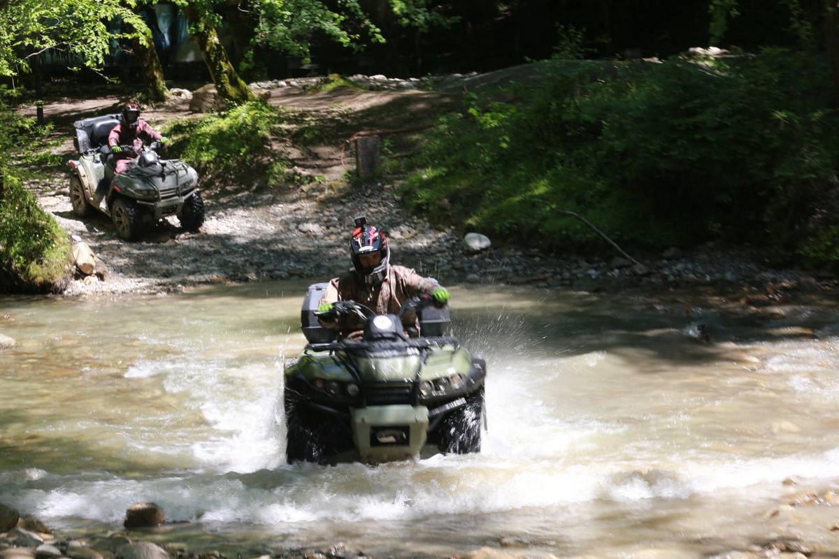 Тур на квадроциклах в Краснодаре по Сухому и Мокрому каньонам kvadrockli-krasnaya-polyana-suhoi-kanion23 Тур на квадроциклах в Архызе по Сухому и Мокрому каньонам