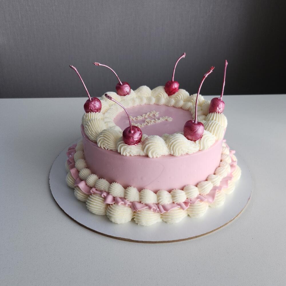 Торт 1 кг ламбет с вишней2