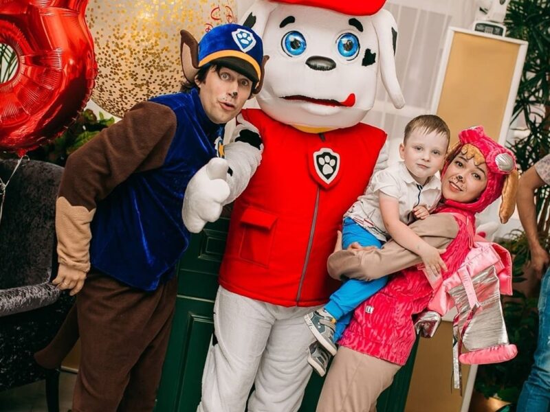 Детская игровая программа с аниматором на час